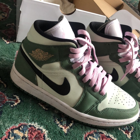 Green Jordans - Picture 3 of 6